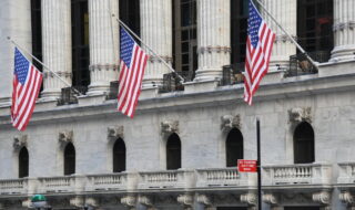 Инвесторы ждут заседания ФРС США: фьючерсы на американские индексы стабильны