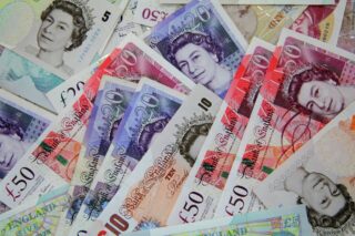 Курс фунта ускорил рост после заседания британского ЦБ и ожиданий по инфляции