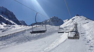 Спасатели провели профилактический спуск лавин на территории Шымбулака