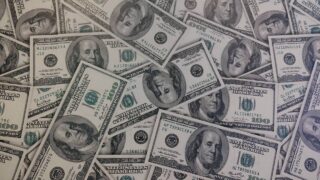 Наблюдается укрепление доллара в связи с новостью о покупке Silicon Valley Bank