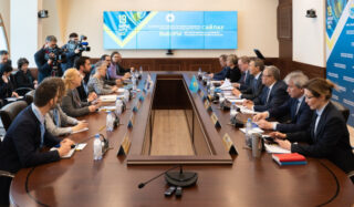 Председатель ЦИК Нурлан Абдиров встретился с международными наблюдателями