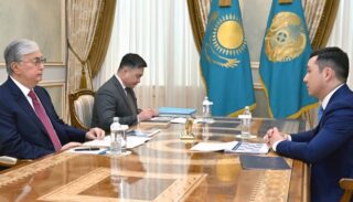 Президент РК обсудил будущее Международного финансового центра «Астана» с управляющим Ренатом Бектуровым