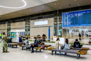 При депортации из Кореи двое казахстанцев совершили попытку побега