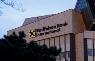 Raiffeisen Bank International рассматривает варианты выхода из бизнеса в России после требований ЕЦБ