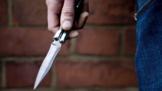 Сельский аким, получивший ножевую рану от пьяного сельчанина в Жамбылской области, пришел в себя