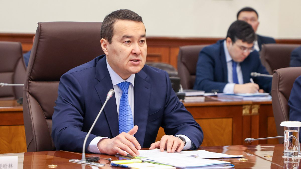 Алихан Смаилов.