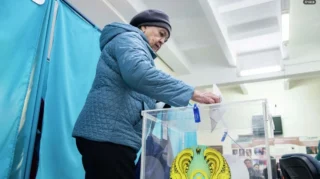 Стало известно, сколько казахстанцев проголосовало на выборах за рубежом
