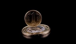 Тенге за февраль 2023 укрепился на 3,2%