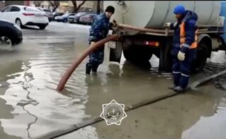 Уральск и Аксай затопило талыми водами в результате интенсивного таяния снега