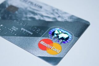 В Казахстане на бирже KASE приостановили торги акциями Mastercard