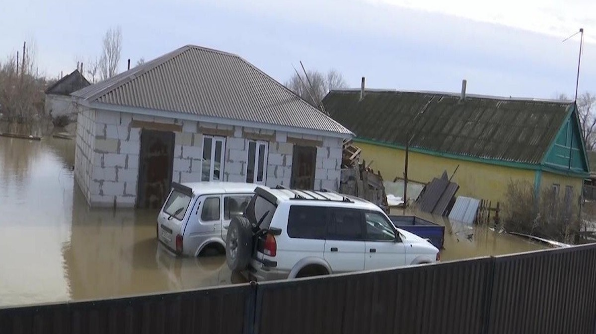 Власти Актюбинской области обещают построить 24 дома для пострадавших жителей  села Кобда