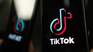 TikTok перестал работать и исчез из App Store в США