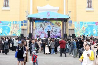 В Алматы прошел митинг-концерт в честь Международного женского дня