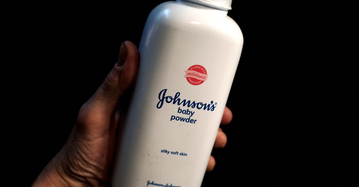 60 000 истцов утверждают, что тальк, содержащийся в продуктах Johnson & Johnson, включая детскую присыпку, вызывает рак. Фото: Reuters.