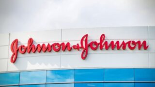 Акции Johnson & Johnson растут, поскольку урегулирование иска о тальке на сумму $9 млрд ослабляет опасения