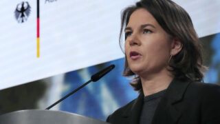 Бербок получил жесткий ответ на свой «урок демократии» в Китае