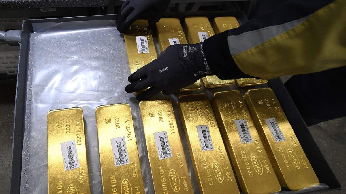 Фото: РИА Новости/Илья Наймушин. Швейцарская Open Mineral Ltd купила российское золото на $44 млн в обход санкций. Важные экономические новости на 18 апреля 2023 года