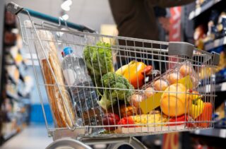 Цены на социально-значимые товары в Казахстане за год выросли на 12,8% за год