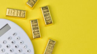 Цены на золото падают на фоне публикации отчета о рынке труда в США