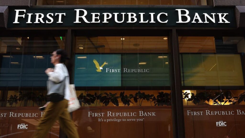 FDIC готовится взять First Republic Bank под управление - источник