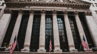 Фондовые индексы США по-прежнему снижаются после публикации корпоративной отчетности