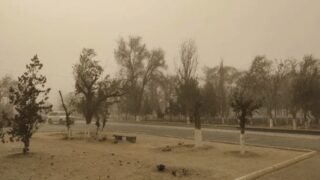 Из-за пыльной бури школьники Жанаозена будут учиться из дома