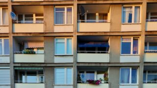 Количество сделок купли-продажи жилья в марте 2023 года составило 24 273 и выросло на 0,6%