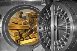 Котировки золота достигли максимального значения за 12 месяцев