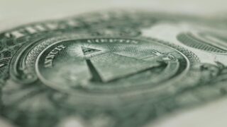 Курс доллара возрастает к евро и снижается к иене: причины и последствия