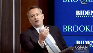 Помощник министра финансов США, занимавшийся экономической политикой, покинул свой пост