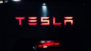 Прибыль Tesla в центре внимания — ценовая война EV разгорается с новой силой