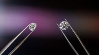 Продажи алмазов De Beers выросли за последние две недели