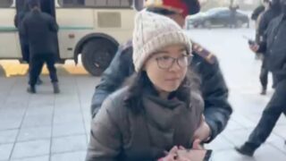 Сообщается о возможном задержании журналиста в Астане вместе с бастующими нефтяниками