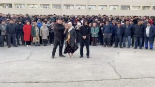 Сообщается об отключении мобильной связи и интернета в Жанаозене