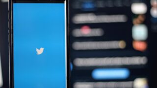 Twitter отменил маркировку «финансируемые правительством» на аккаунтах СМИ