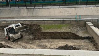 Тяжелую технику привлекли для очистки русла реки Есентай