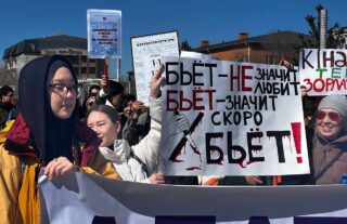 В Астане состоялся марш против насилия в отношении женщин