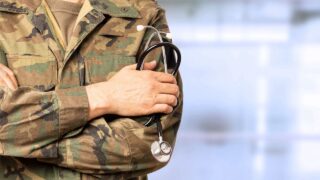 Военным врачам хотят повысить зарплаты в Казахстане