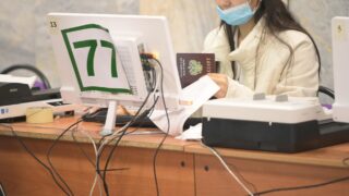 В Казахстане с 26 апреля в ЦОНах временно прекратят оформлять недвижимость