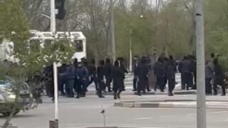 В Жанаозене задержали несколько местных жителей за блокировку дороги