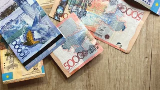 Женщину обманули и оформили на нее кредит на 9,5 миллионов тенге через AnyDesk