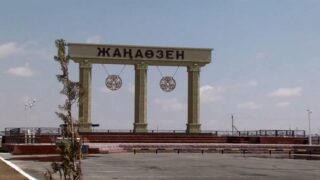 Жители Жанаозена провели ночь у акимата