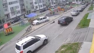 «Влетел на детскую площадку». Врачи рассказали о состоянии сбитой девочки