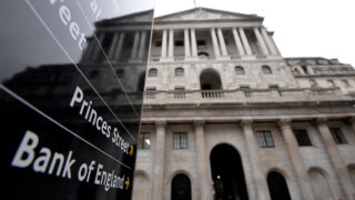 Аналитики прогнозируют, что Банк Англии увеличит свою базовую ставку до 4,5%