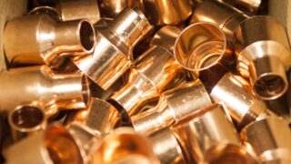 Цены на медь колеблются: после падения в четверг — рост в пятницу