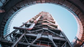 Цены на нефть Brent продолжают падать на лондонской бирже ICE Futures