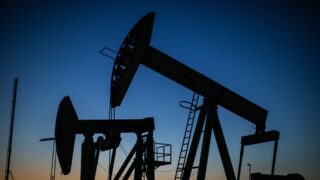 Цены на нефть ускорили рост до более чем двух процентов