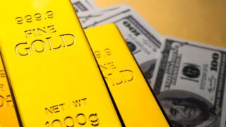 Цены на золото под давлением ожиданий результатов по потолку госдолга США