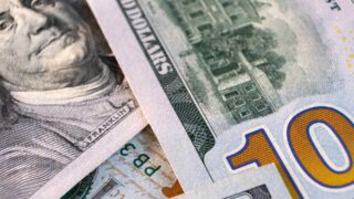 Итоги торгов 25 мая 2023 года: в 11:00 доллар на KASE продавался около 446,49 тенге