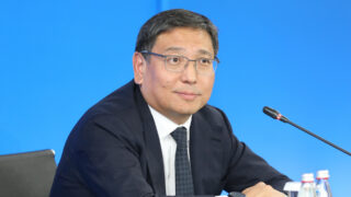 Досаев отметил День единства народов Казахстана выступлением в музыкальном шоу